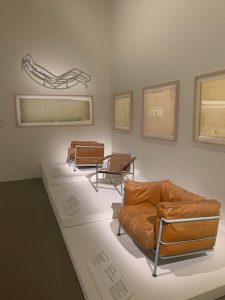 Le monde nouveau de Charlotte Perriand / Le Corbusier : Prototype du fauteuil grand confort, 1929